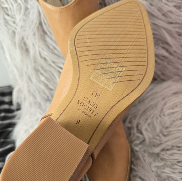 Oasis Society  Women's Tan Ankle Boots - Picture 10 of 12